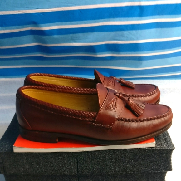 Allen Edmonds Other - ALLEN EDMONDS Cognac 💯%LEATHER Handcrafted Tassel Loafer 9.5m/10.5w CLASSIC